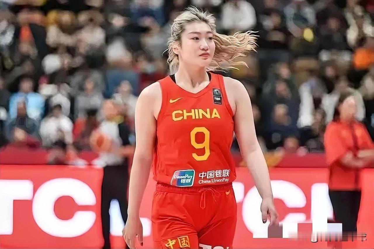 中国女篮李梦四面楚歌，处境尴尬该何去何从？

1、2024年备战巴黎奥运婉拒了W