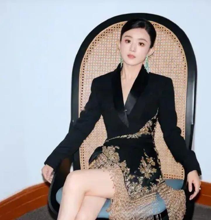 赵丽颖回应粉丝不满，直言别叽歪引发争议，随后她在评论区澄清：是我自己发的，晚安梦