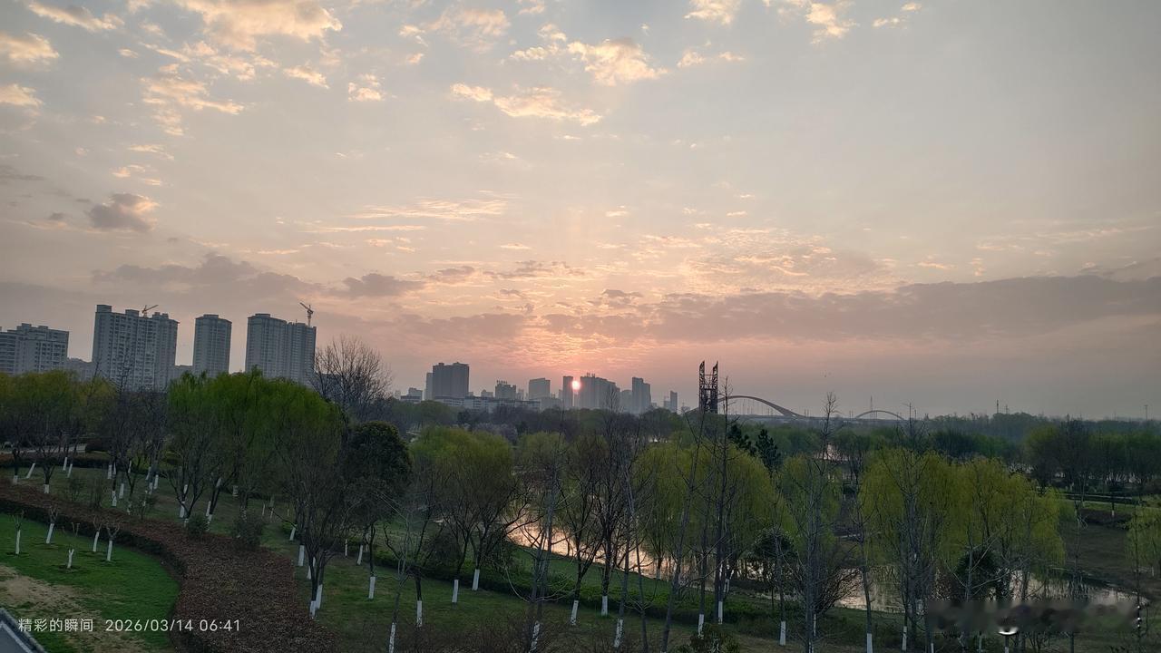 春日的清晨如诗如画
