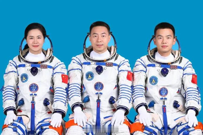 【航天员蔡旭哲二级航天功勋奖章宋令东王浩泽获英雄航天员荣誉称号】中共中央、国务院