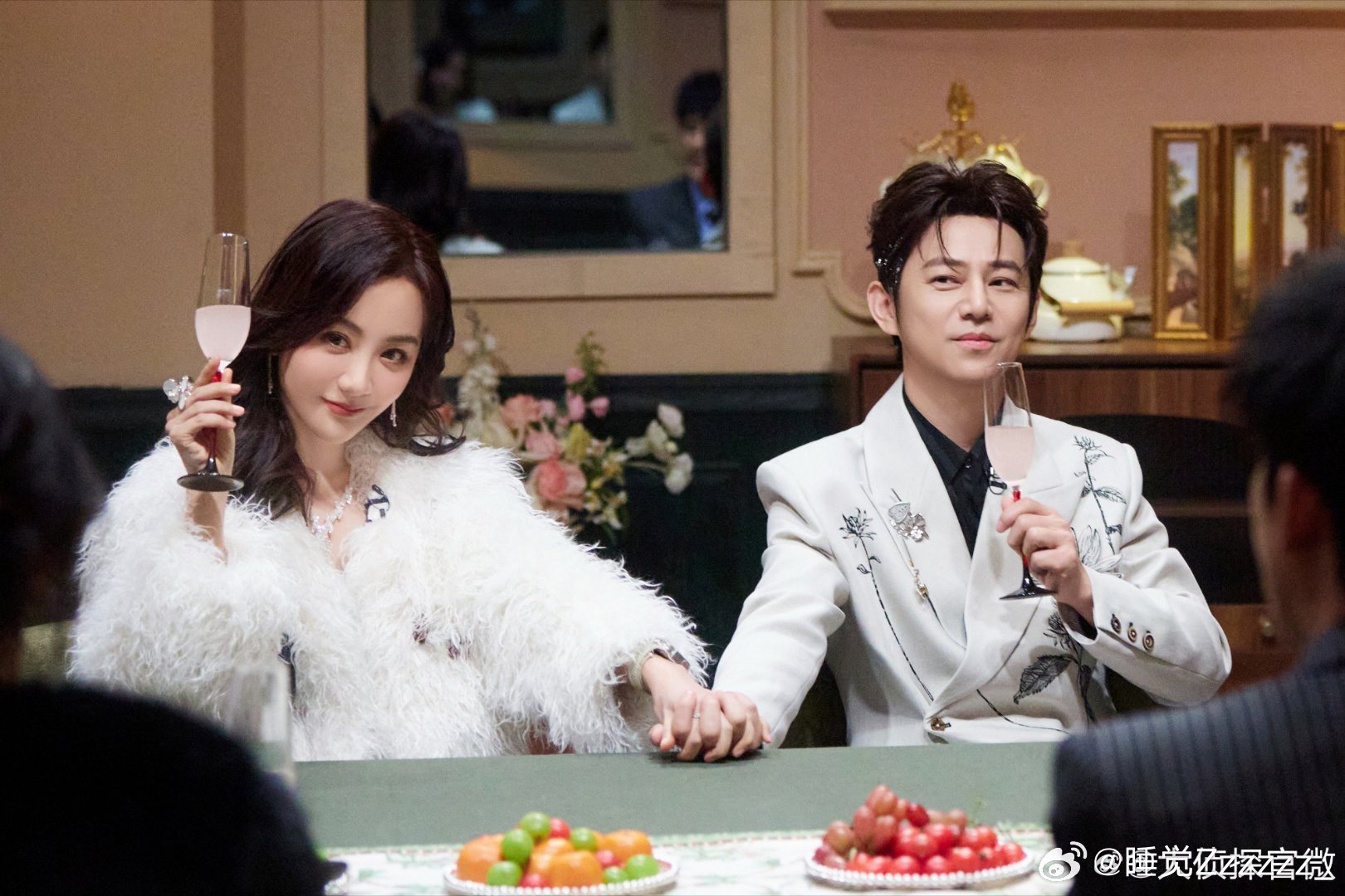 大侦探惊变七日大侦探无名谷鸢尾花度假村，恋综录制突遇意外，舞会惊现异怪闯入，离奇