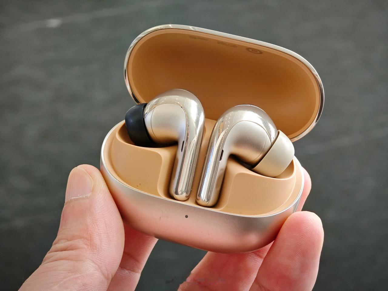 终于收到小米Xiaomi Buds 4 Pro 的新固件了，更新了不少功能，不错