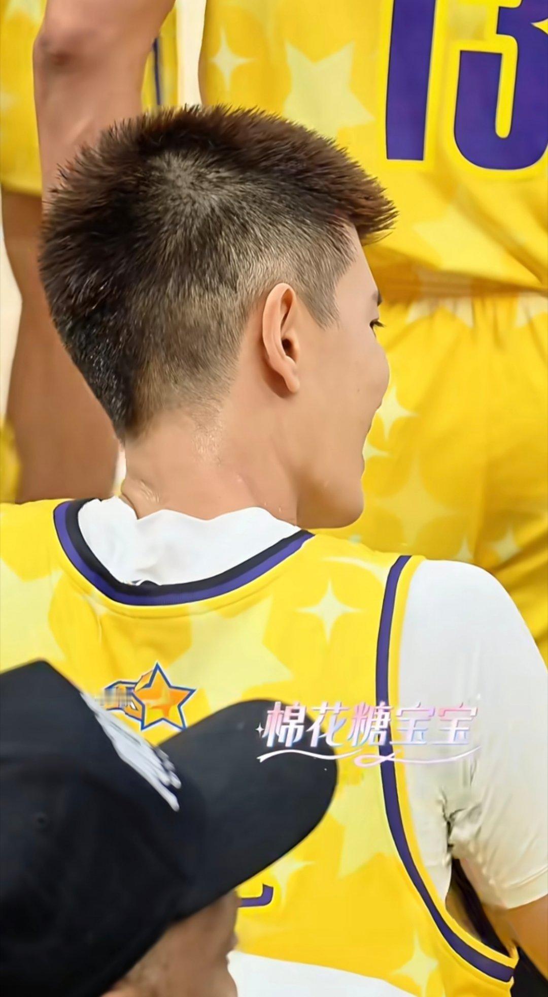 超咪的香汗淋漓[哈哈][哈哈]很少看他出这么多汗[偷笑] ​​​