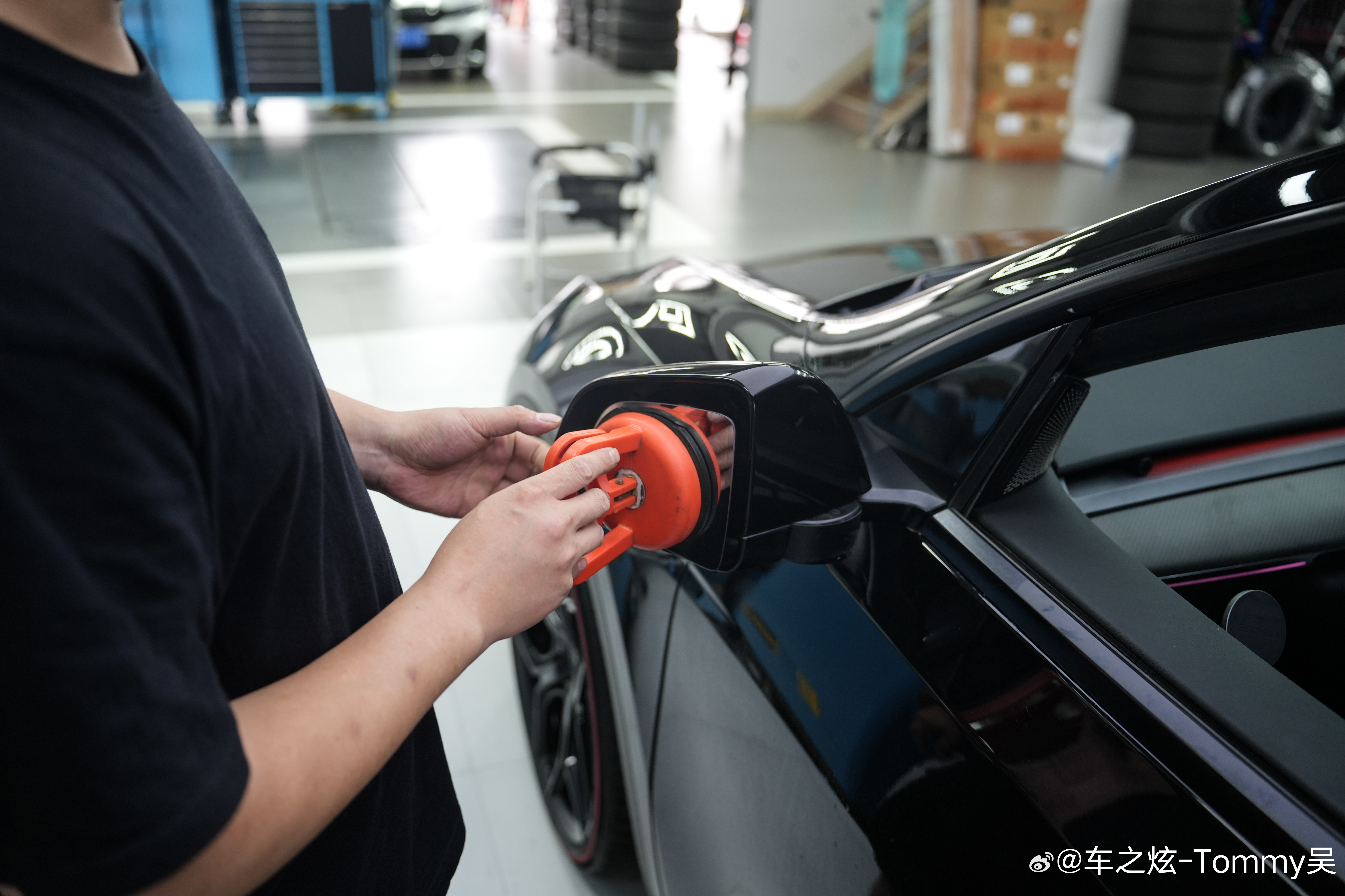 特斯拉Model Y 外观升级Lazzi 盲区监测后视镜完工(变道辅助) 夜间光