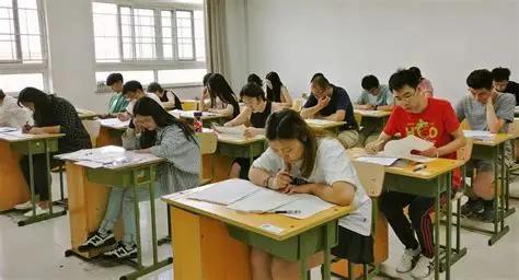 谁“篡改”了她的高考分数？2013年8月3日，福建省教育考试院连夜翻考卷！只因一