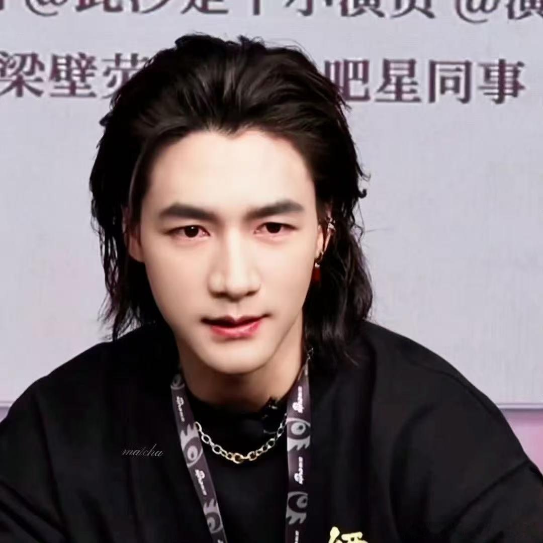 此沙跳刀马 冷不丁给我两拳  被此沙笑不活了！镖人扫楼猜歌名场面，不管啥画面都能