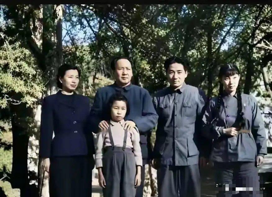 1949年香山合影：毛岸英与父亲的最后团圆 