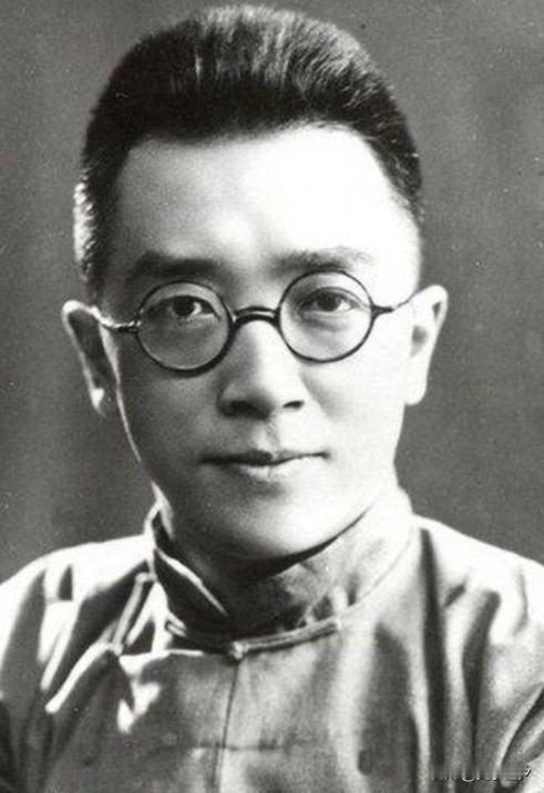1948年，胡适收到最后通牒：只要不跟蒋介石走，仍可担任北大校长一职。毛主席也说