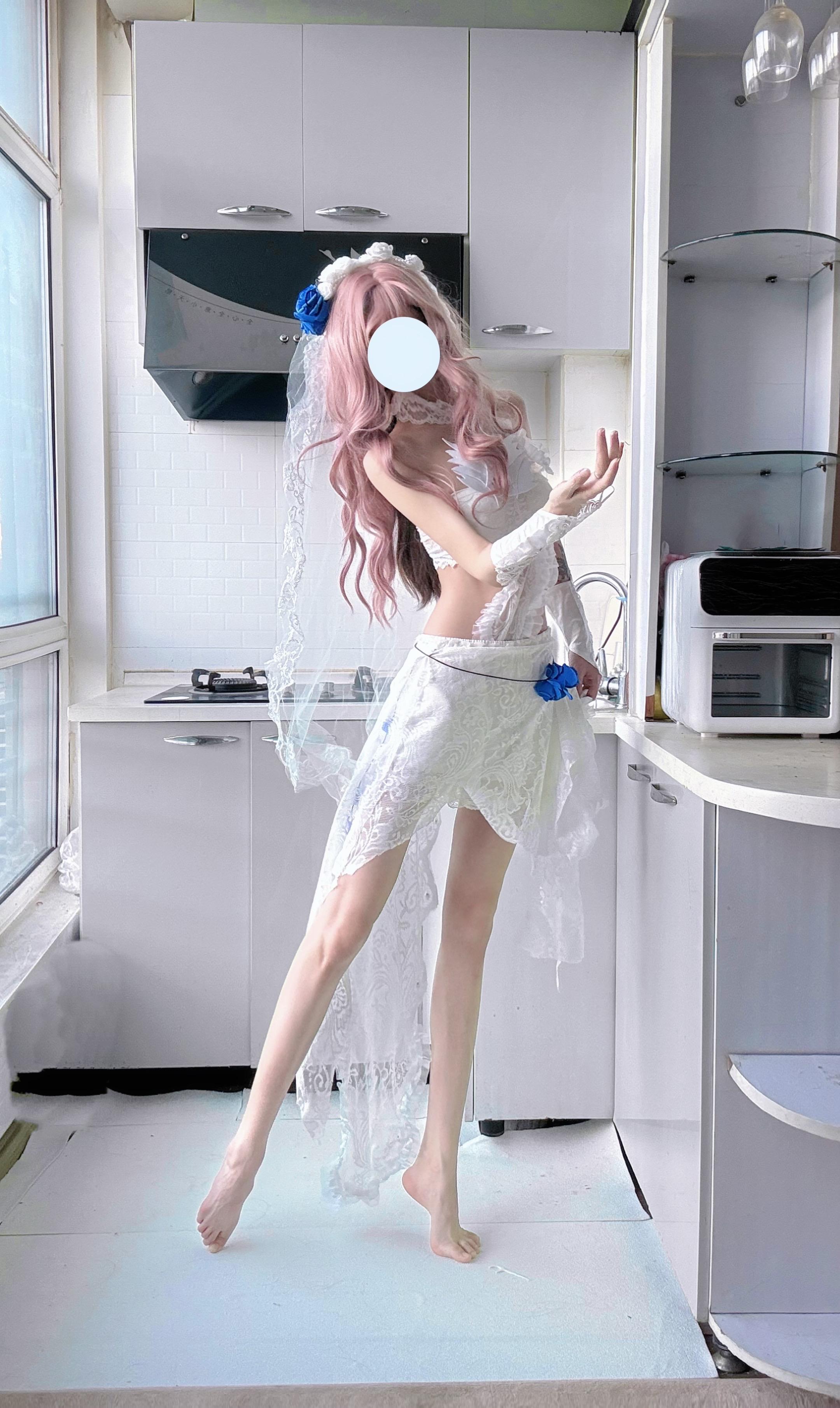 女人最大的烦恼 就是如何从一堆饥饿的野兽中 选出一个人