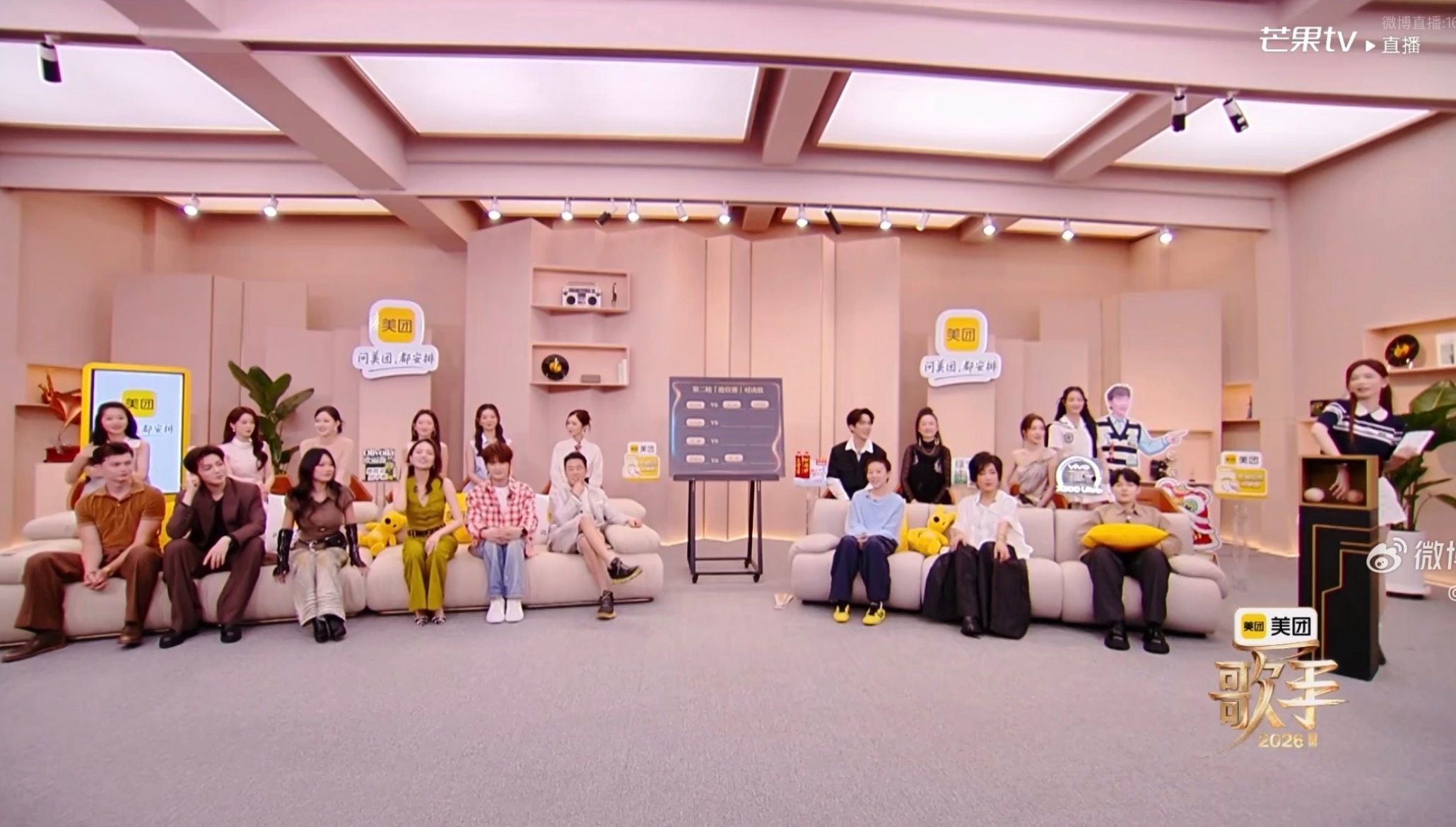 照片里只有一个幼儿园小孩 