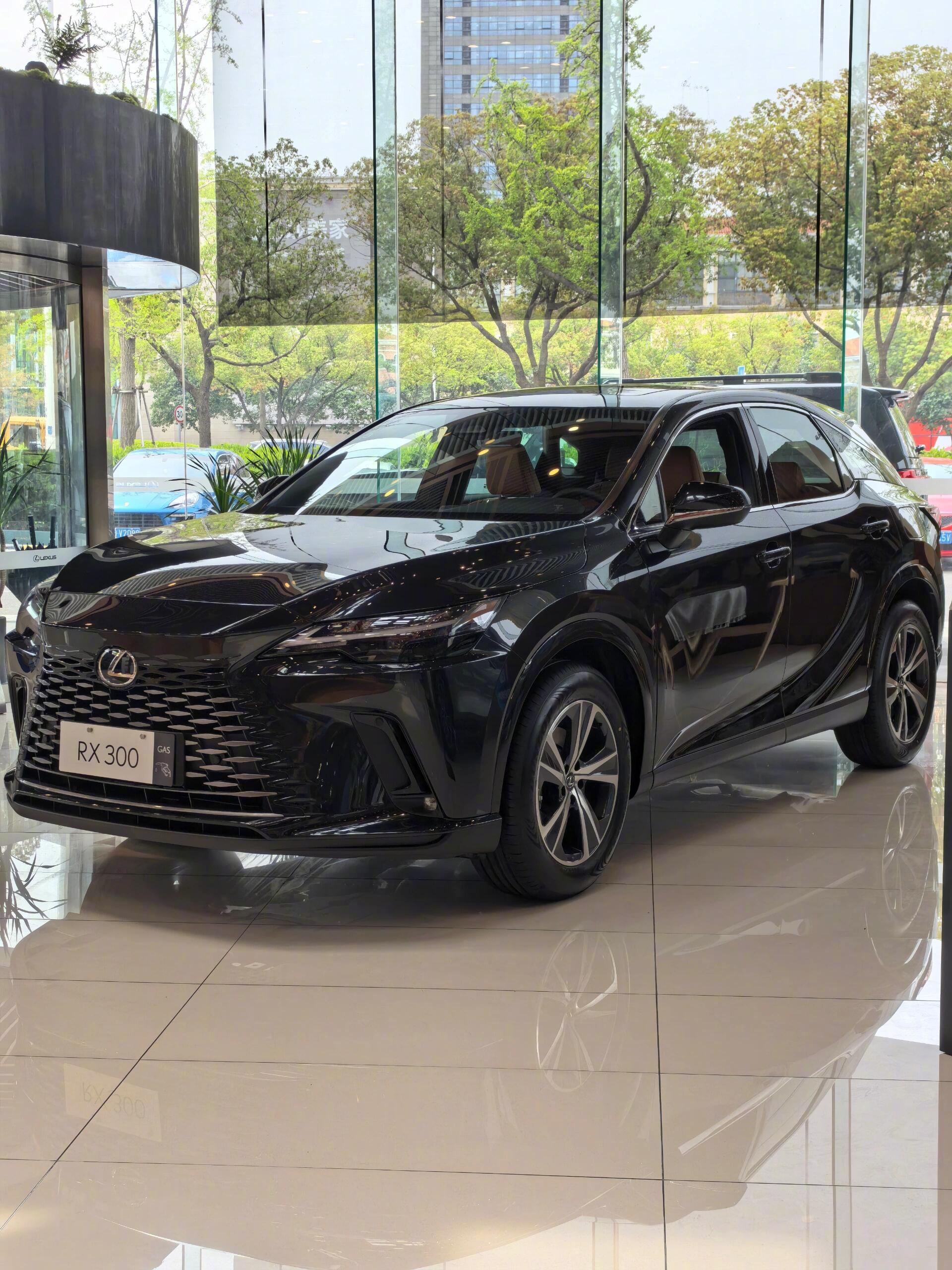 🚗 雷克萨斯RX 300（2026款）速览🔹 定位：中大型豪华SUV，"小L