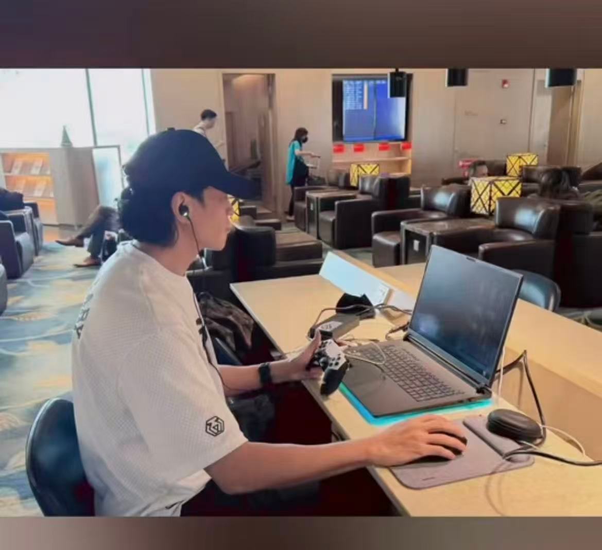 何润东同款ROG游戏本！显示屏高级，冰川散热特别稳，ROG笔记本真的太顶了，闭眼