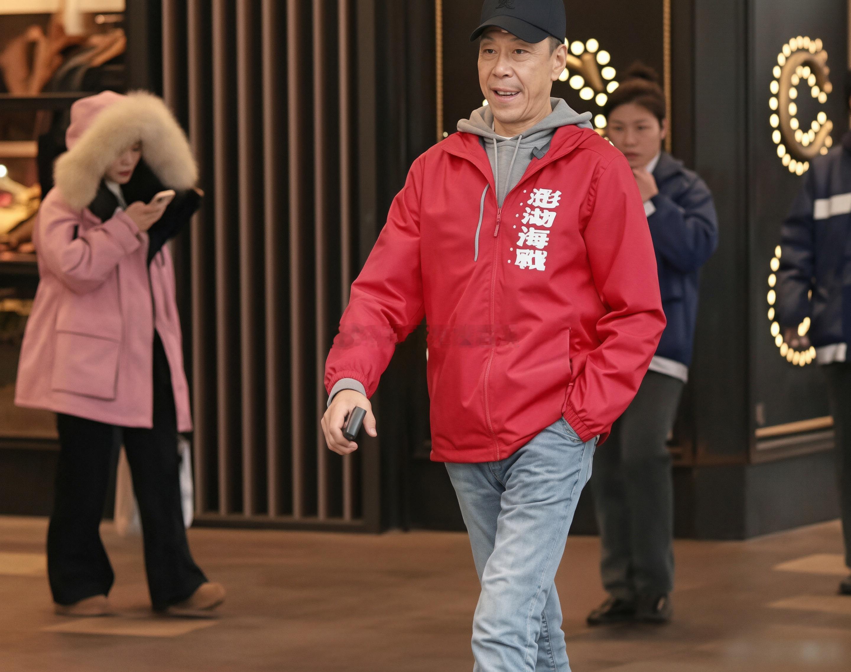 他生于1946年，虚岁已经80了，这样的岁数这样的状态无敌了！就问你服不服？ 