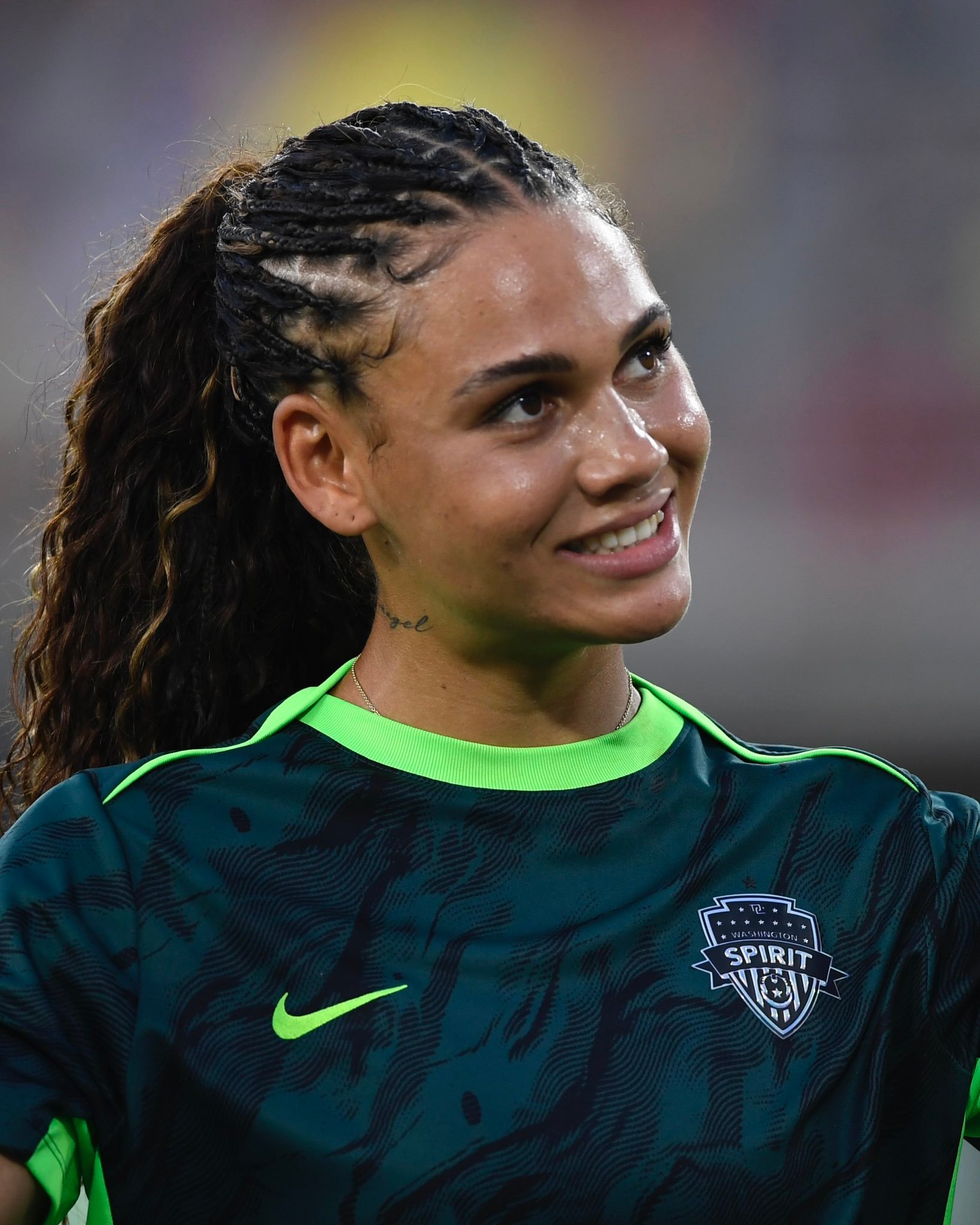 特里尼蒂·罗德曼目前年薪100万美元左右，是收入最高的女足球员之一。女足