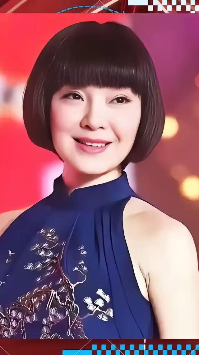 你还能哼出那句“常回家看看”吗？很多人听过这首歌，却未必清楚演唱者有多厉害。
 