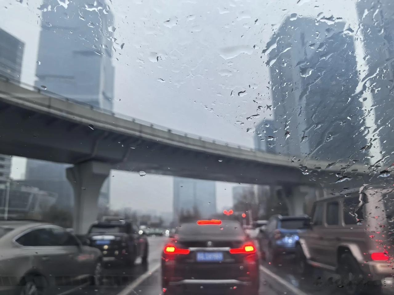 雨夹雪

大郑州终于下了，昨天下雪，今天下雨，后续会不会雨夹雪或者大雪呢