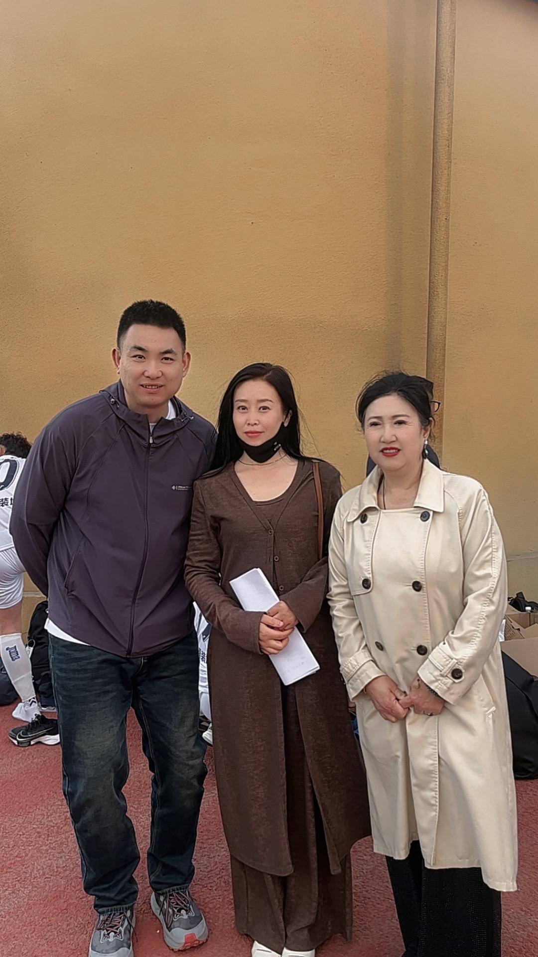 山西村超现场偶遇周荣和丈母娘