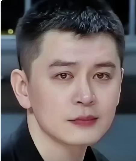 两位都是运动员中的颜值天花板，评评谁更帅？一位是中国的篮球运动员杨鸣，另一位是韩