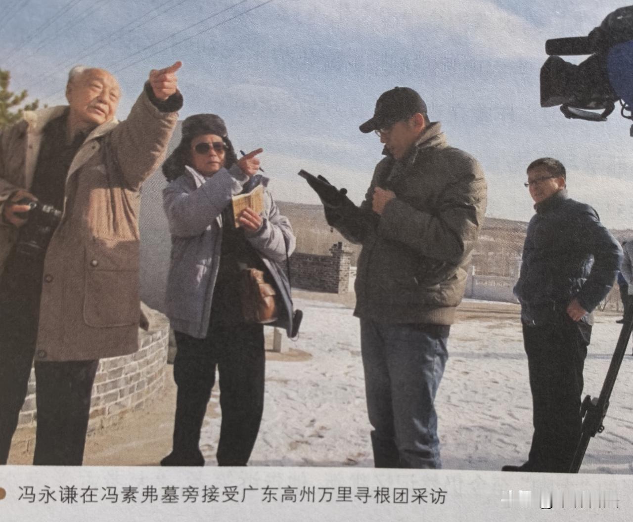 亲手从北燕冯素弗墓挖掘出这对马镫的冯永谦老人告诉笔者："这是世界上出土最早的有确