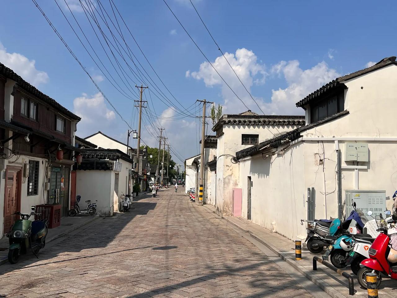 于海青：为何说到了苏州别忘去唐伯虎故居？ 说起唐伯虎大家都不陌生，因为周星驰扮演