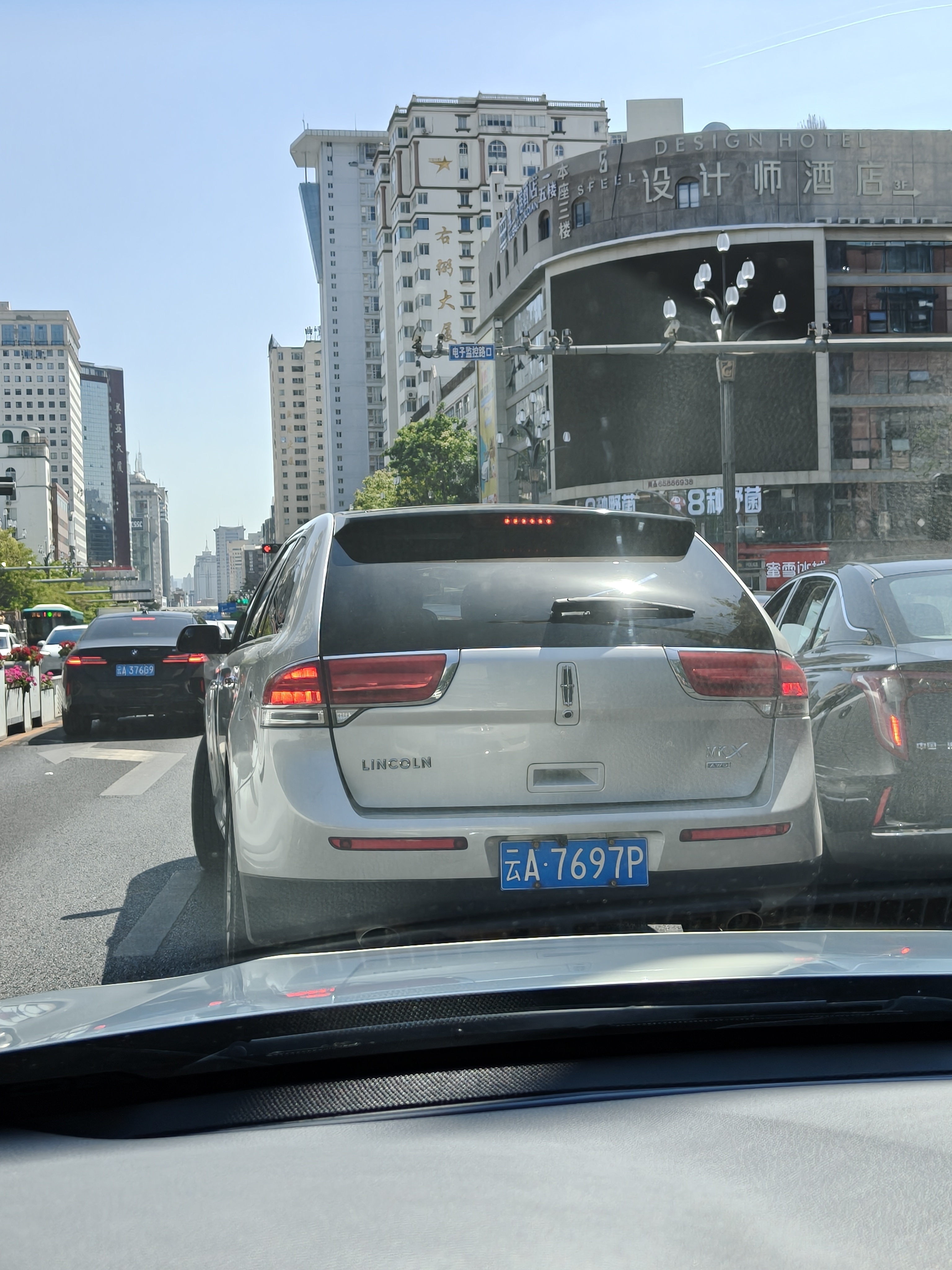 图5这个15块一份的清真套餐还真好吃，马自达的设计真是没得讲，图7这个轮圈都是很