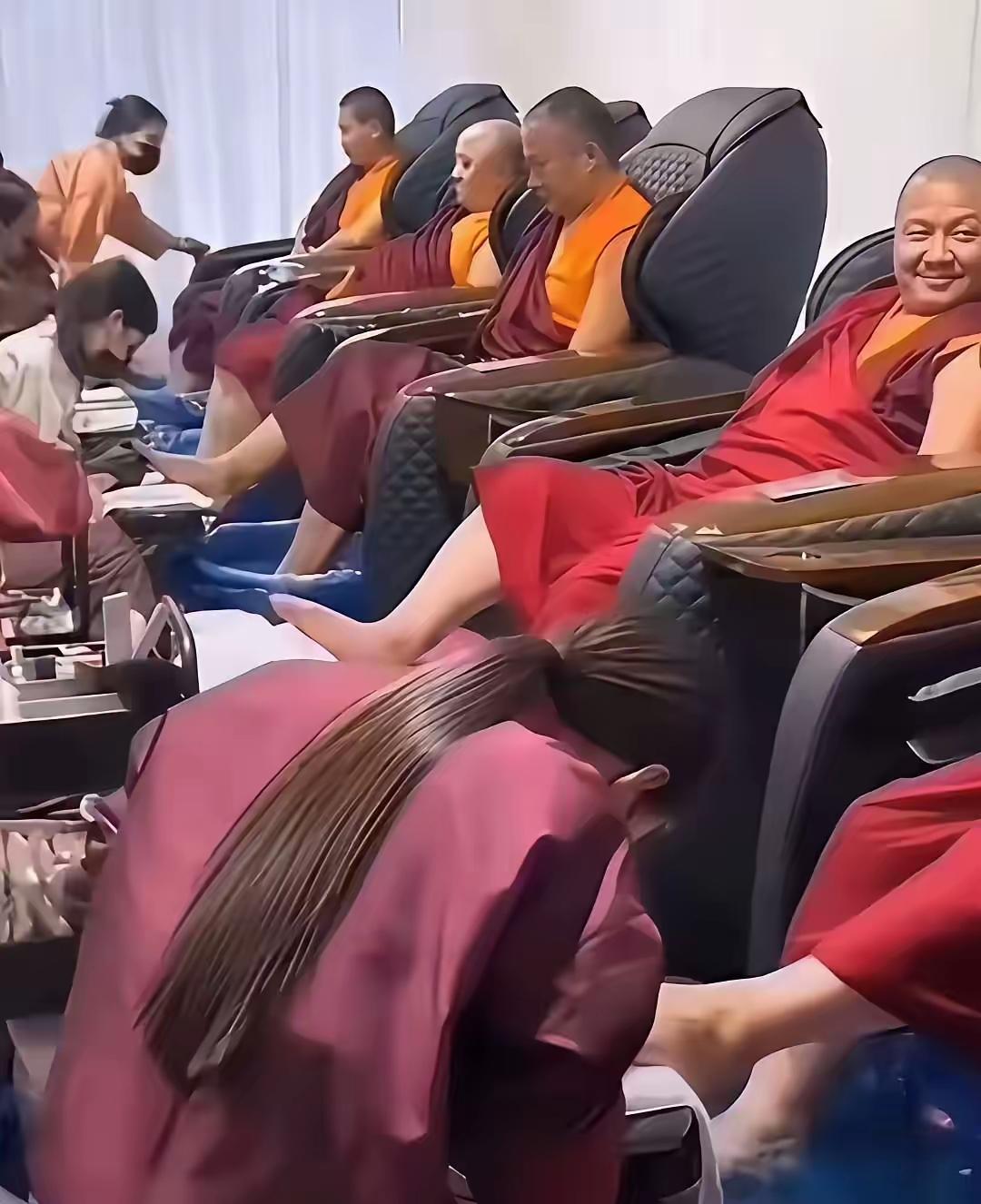 这类不劳而获的乱象，真的该好好整治了！
不少年轻力壮的人披着宗教外衣，既不种地也