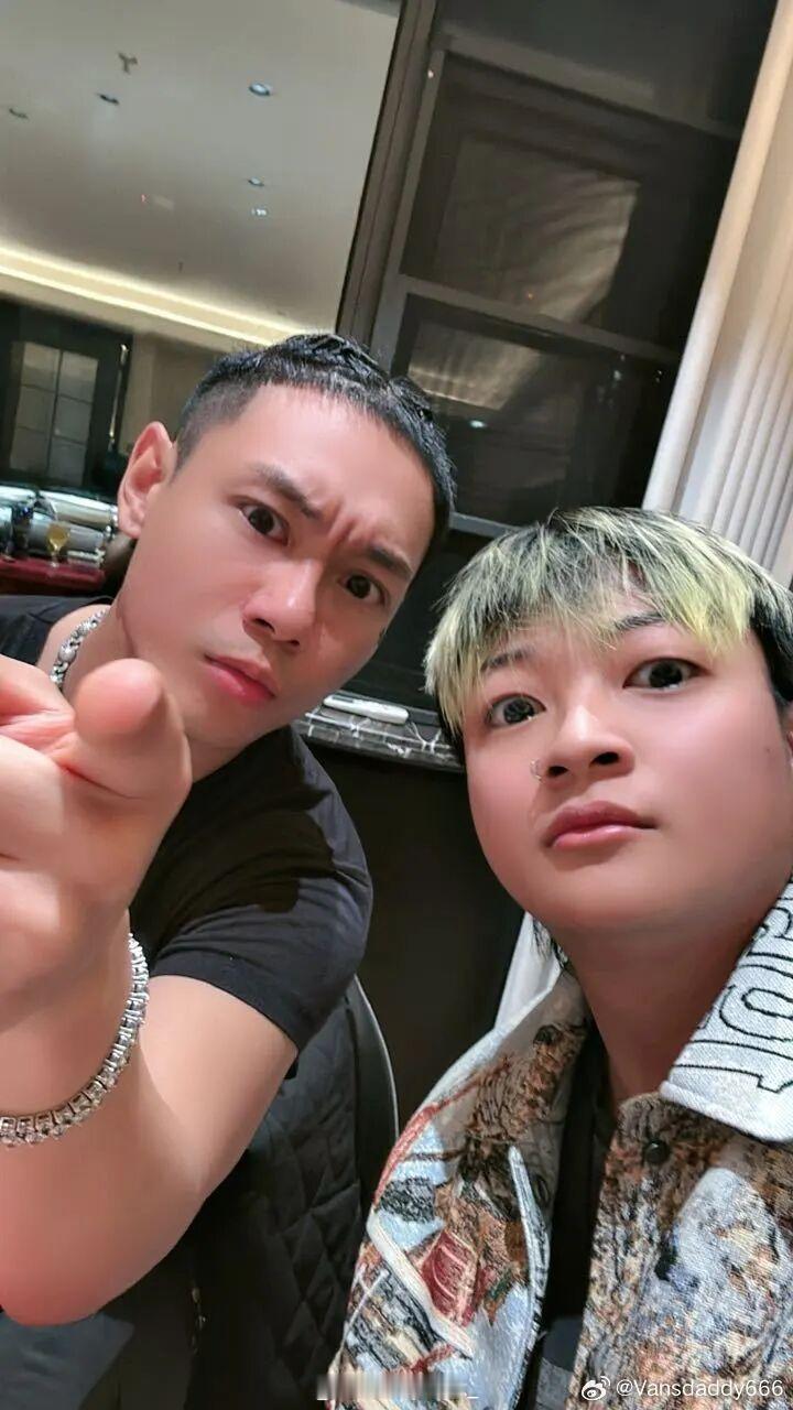 两位绵阳rapper一起为大家拜年！Vansdaddy和MacOvaSeas最新