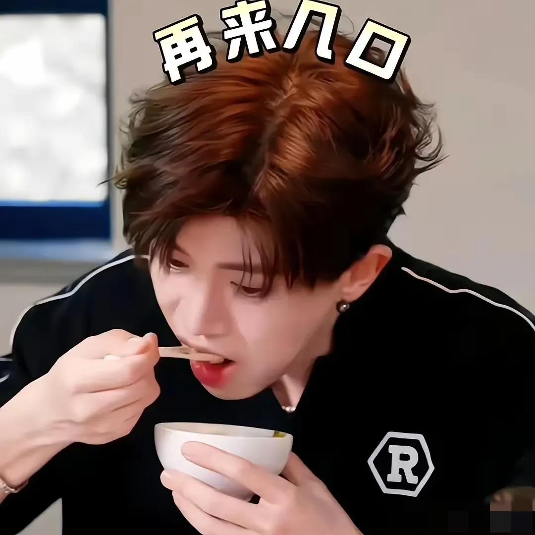 家里有个这样会运动和大口吃饭的男孩，父母会很有做饭的动力！[大笑]