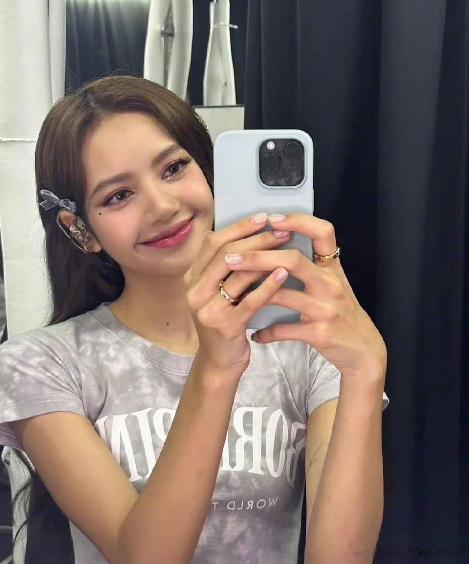 #Lisa工作VS休息状态#  你是造物主的偏爱#Lisa的舞台表现力# ​​​