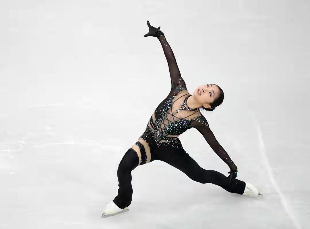 米兰冬奥会 花样滑冰女子单人滑短节目比赛上演，中国小将张瑞阳亮相！此刻皆不凡