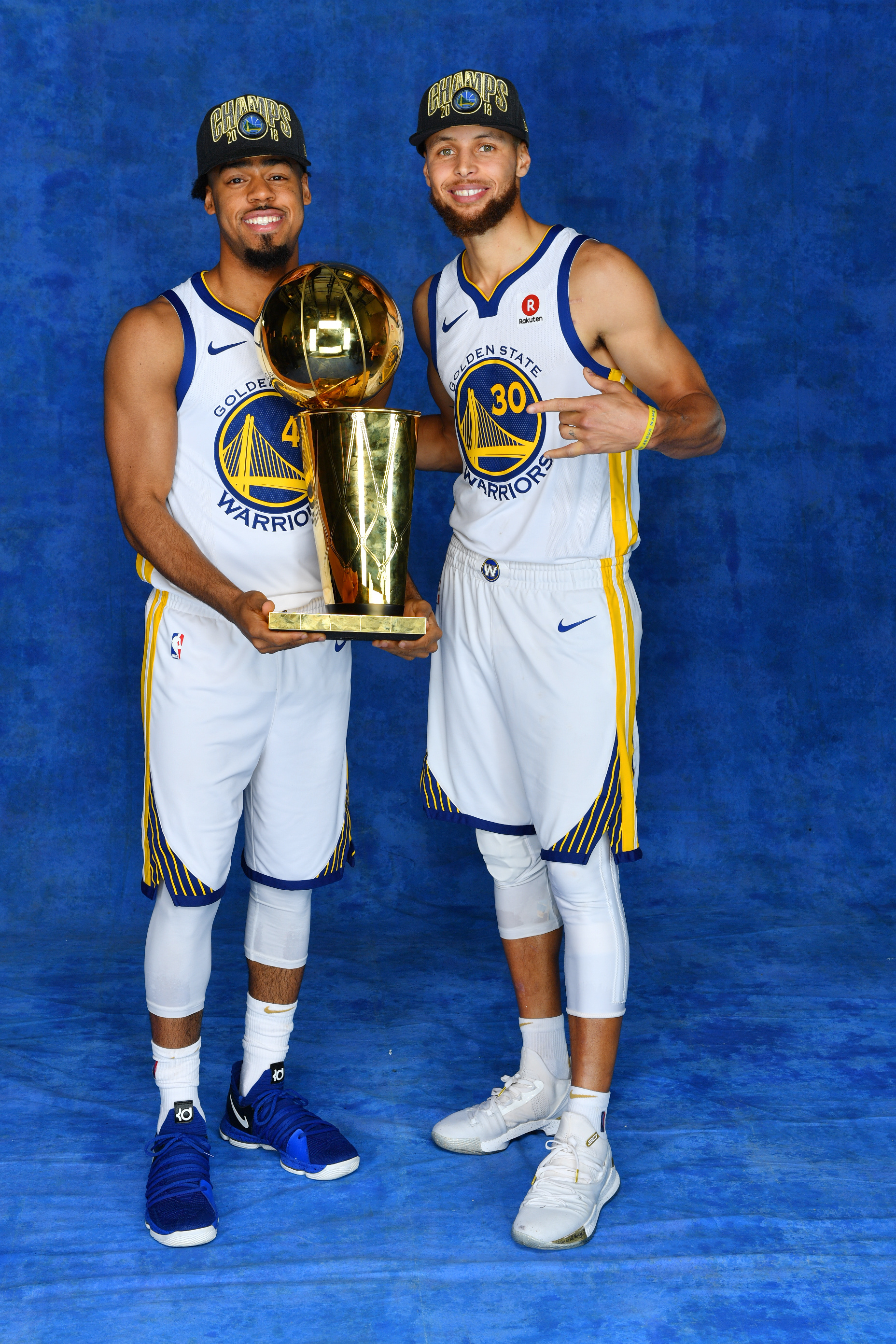 库克：“2018年，杜兰特一整个赛季都在想如何让库里拿到总决赛MVP，然后他就可