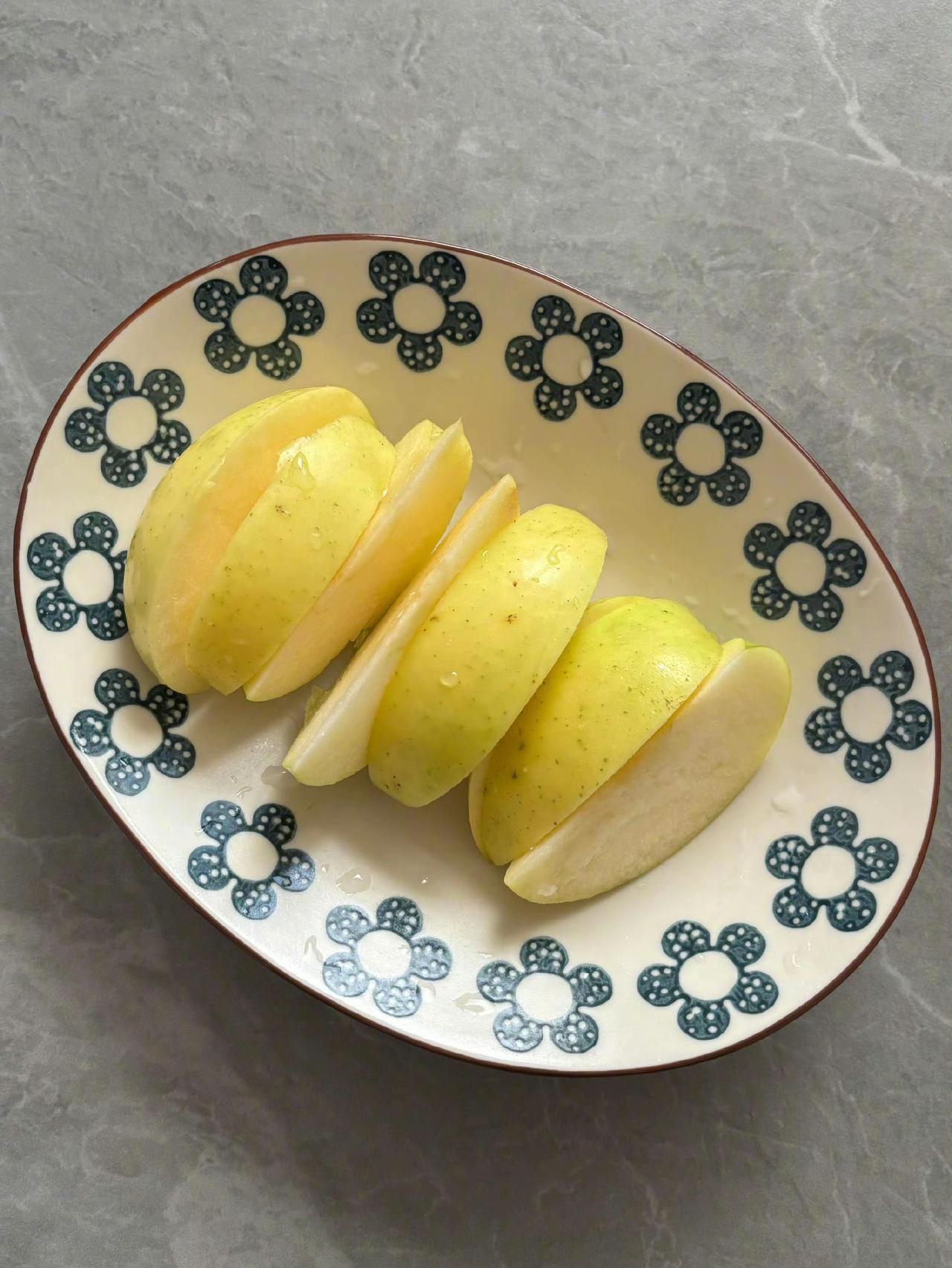 有人说
总有一天你会喜欢上：
养猫、养鱼、焚香、画画、读书
写字、听京剧、盘串、