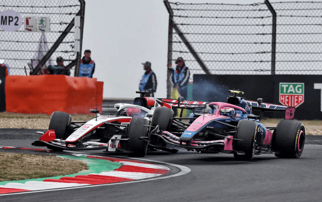 维伦纽夫：奥康一直在犯错；不在顶级车队的他席位缺乏保障