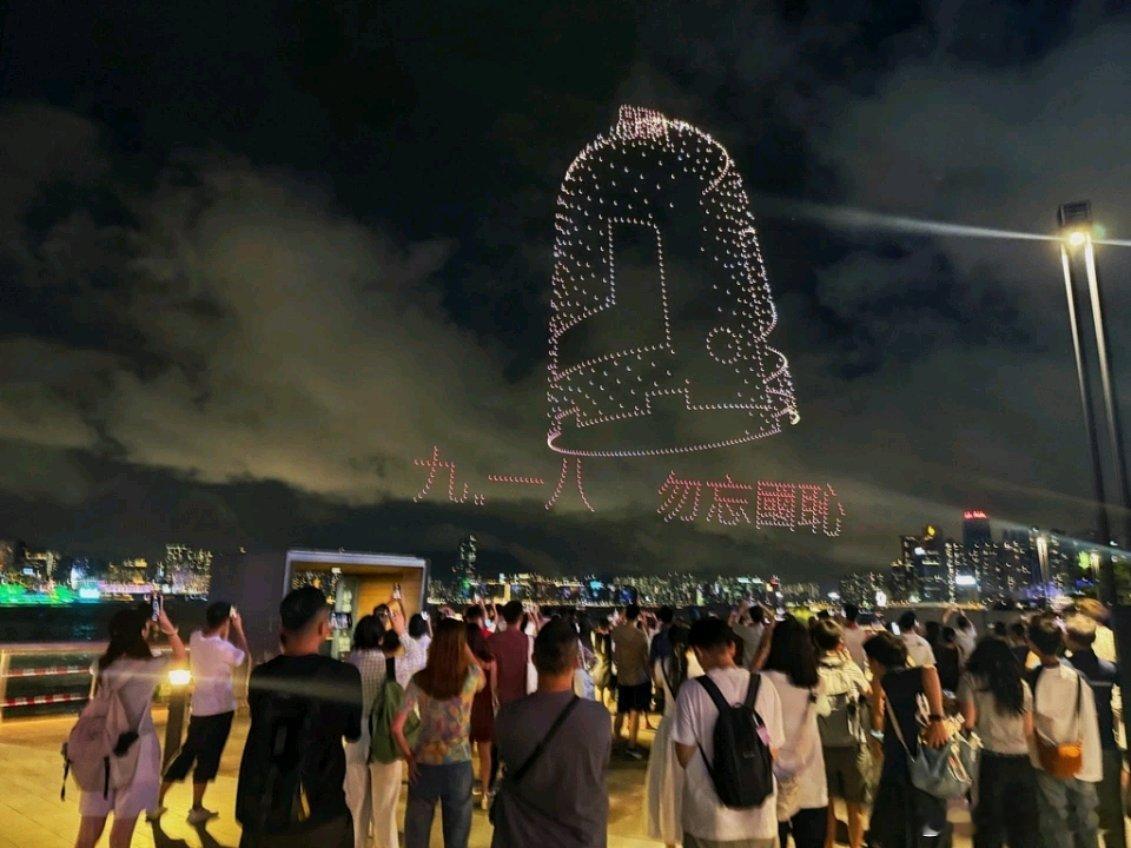 香港抗战胜利80周年无人机庆祝活动！关注我九三看更多九三阅兵解读热点观点 ​​​