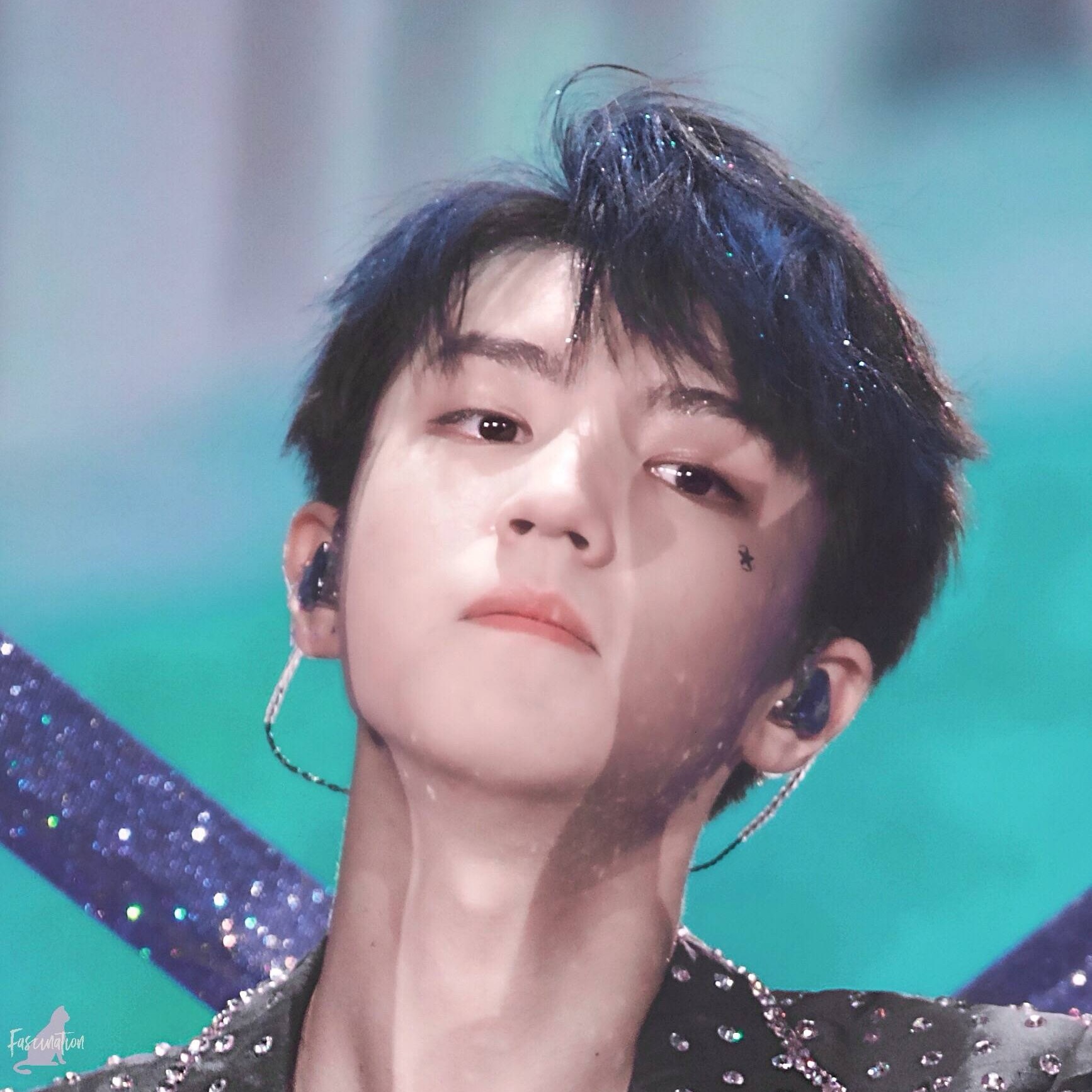 全宇宙最最漂亮也最最可口的仰头脸颊肉😋孩子气的神仙🧚 