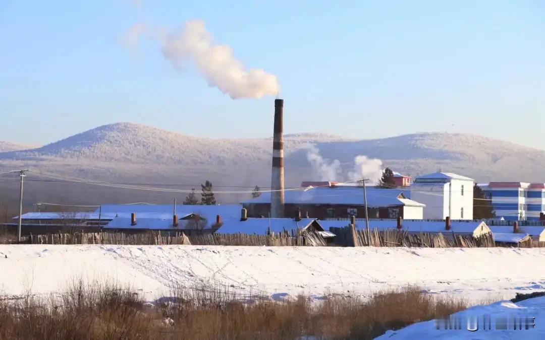 图里河一入冬，便常常迎来零下四十度的极寒天气。这是因为它地处北纬 50° 左右的