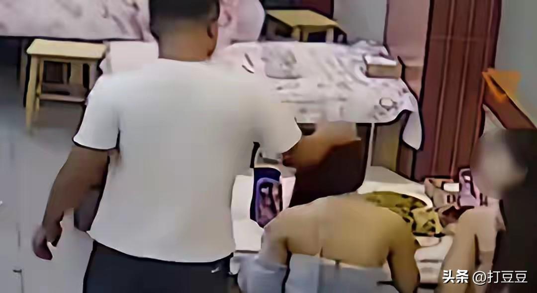 摸头男这哥俩是长得丑，想得美，真以为自己是刘德华是吴彦祖，女孩子一见你就满眼桃花