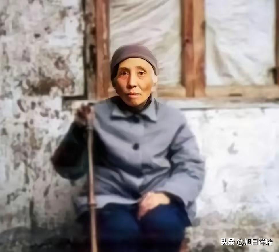 这是大地主刘文彩的五姨太王玉清，万万没想到她竟活到了2003年，享年92岁，正因