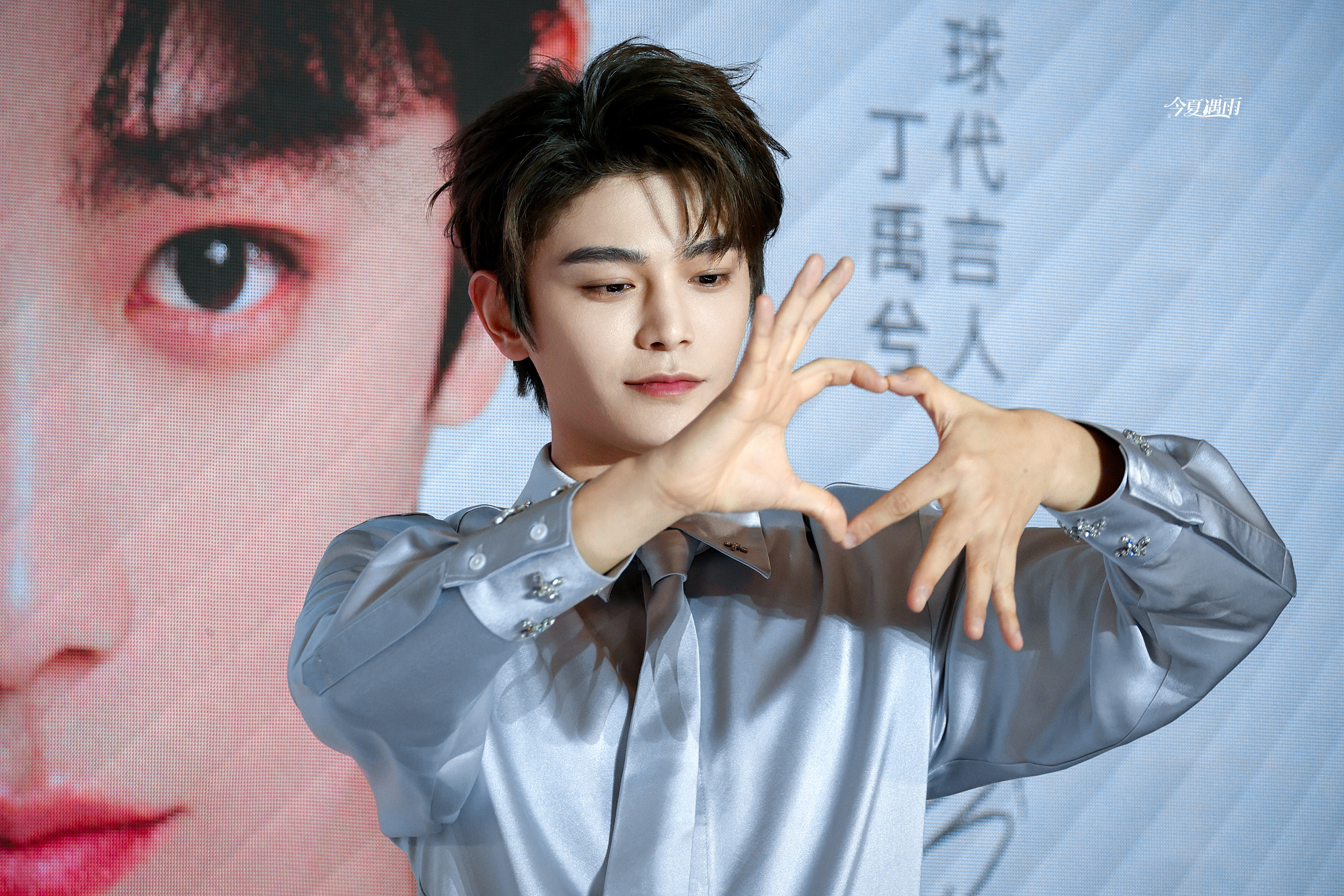 丁禹兮韩束品牌全球代言人dyx丁禹兮心疼你的心疼，感受你的感受。​​​