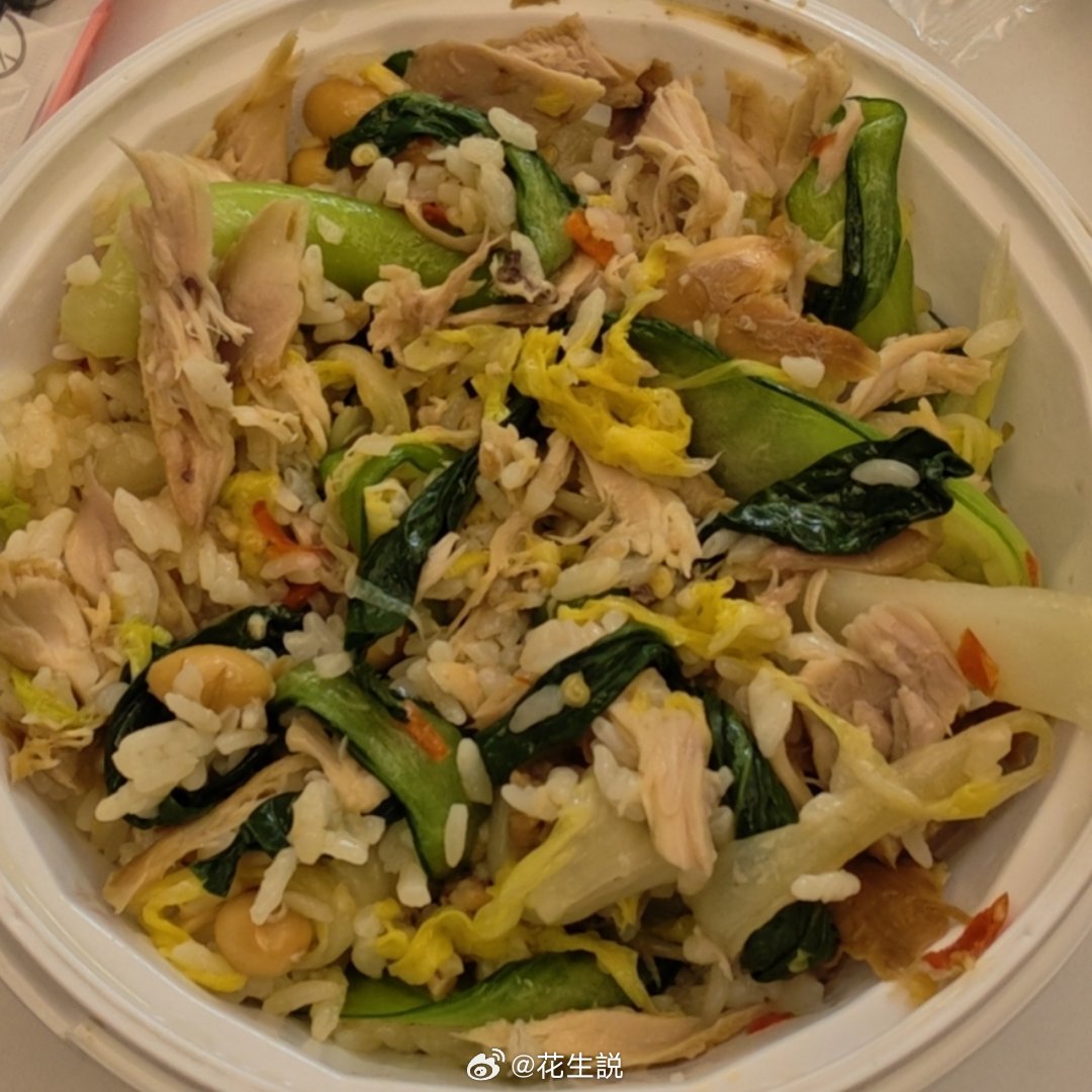 最近一直吃沙县，教练说是减脂餐可我搅拌完，总觉得像农村喂小狗的狗食 