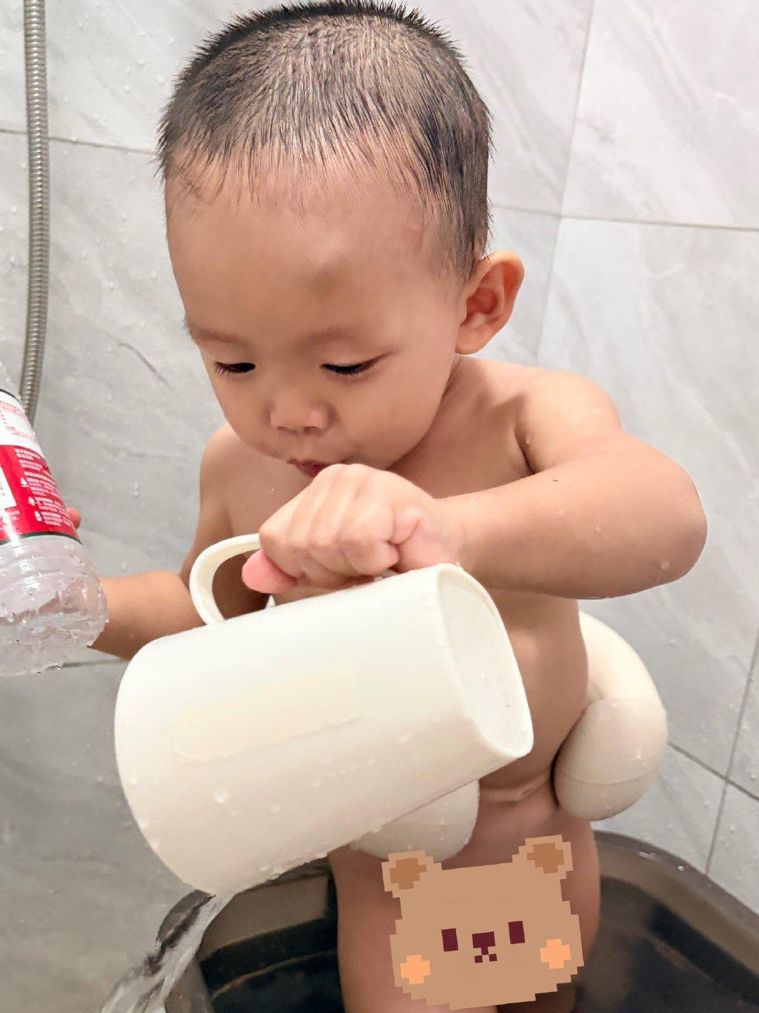 晚饭后宝爸突然行动力拉满，问我理发器在哪里？我找到理发器给宝爸，宝爸临时看了两眼