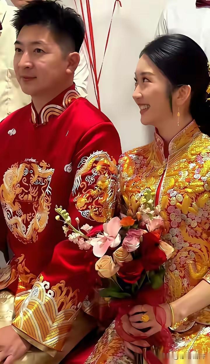 这眼神一看就知道是一对自由恋爱的