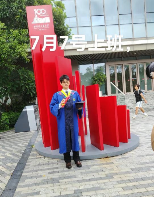 哈工大一博士入职两月因公离世，父母悲痛难抑
 
哈工大深圳理工科博士邱同学（二十