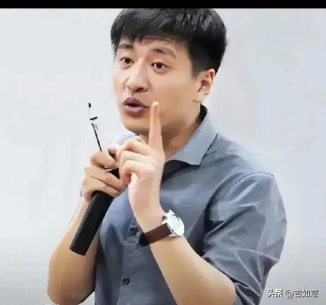 张雪峰老师，一生都在为普通学子指引前路。
刷到张雪峰老师的消息，我的心里蓦地阵阵