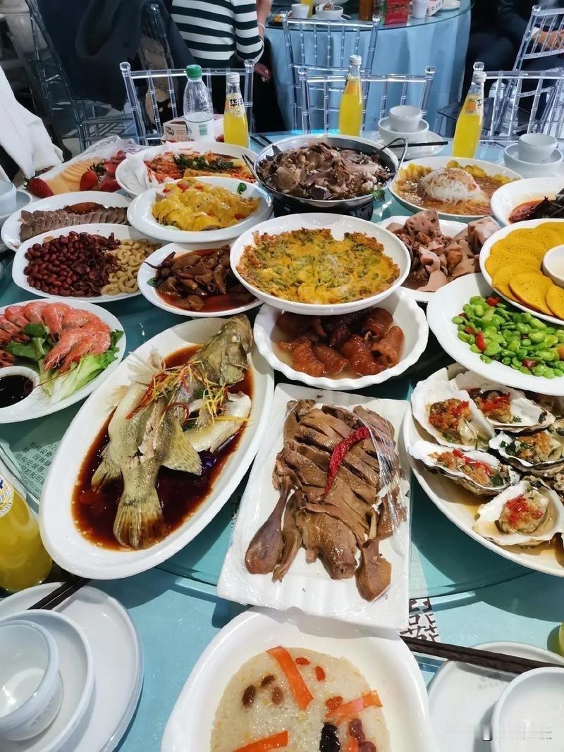 无论丧事还是喜事，酒席真的越来越不值得办了，可是为啥很多人明知道不值得还办。而那