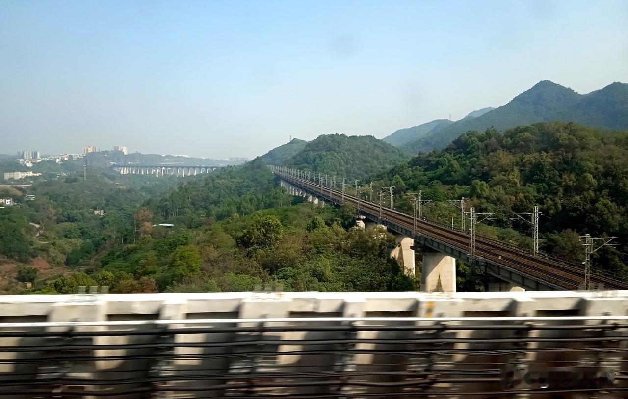 2022年乘坐重庆市郊铁路（市域快轨）江跳线（江津圣泉寺到大渡口区跳磴），这是经