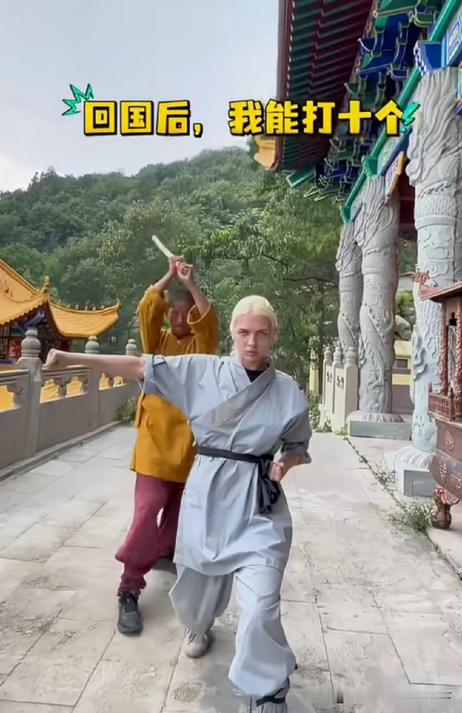 在中国练武还有点儿用，但等这位外国美女回国，就真没用了[捂脸]，因为美式居合更快