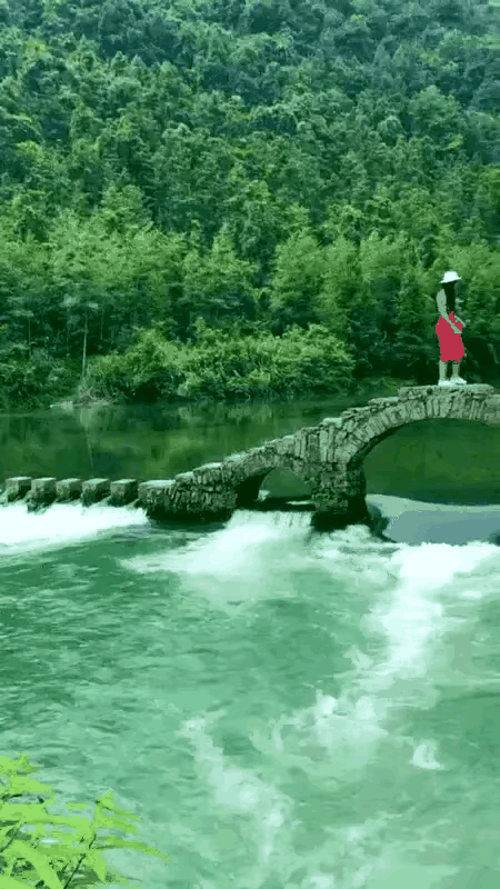 有些对子难道只能成为千古绝对吗？几百年才子佳人那么多，始终没有可以完美匹配的。