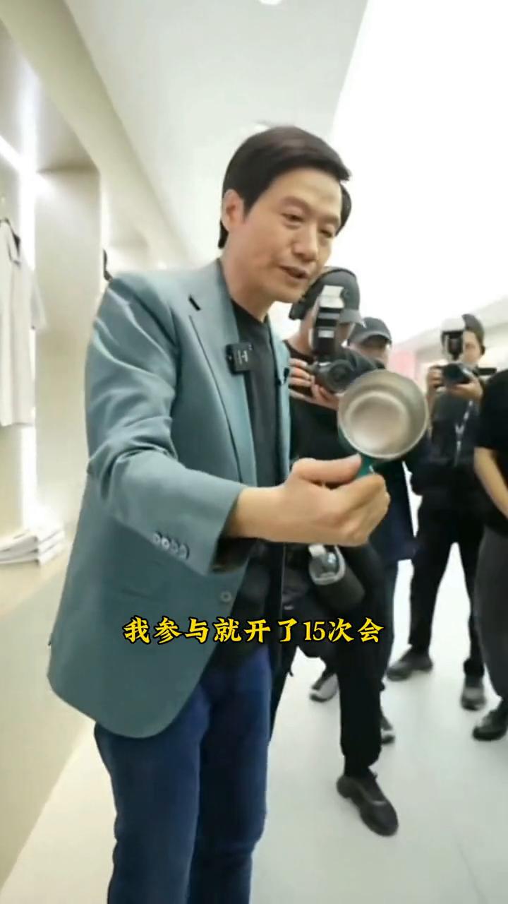 还有这个杯子，我参与就开了15次会。特点是做的无比的精致，它的设计好看，无比精致