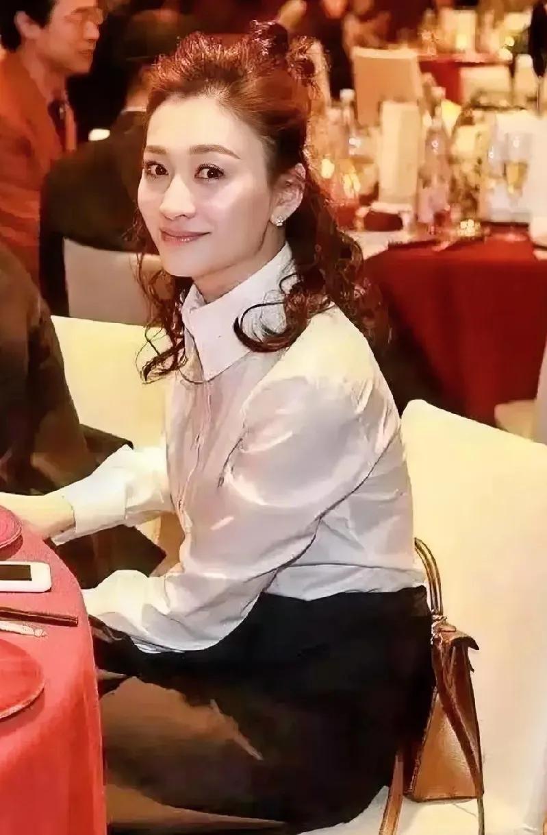 李小冉证明了，爱作女人最好命。
连徐佳宁都说：“给你零花钱，随意作”。
李小冉一